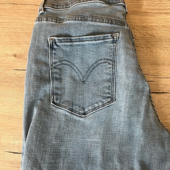 Levi size 8 light blue boot cut embroidered jeans - Picture 6 of 8